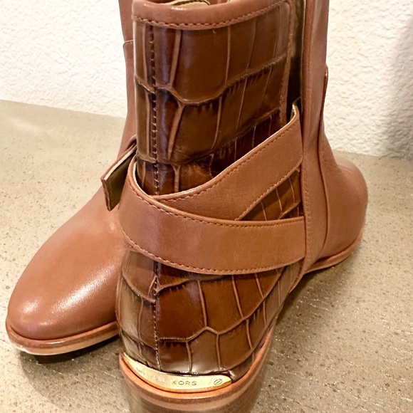 Michael Michael Kors Brown Booties - Picture 4 of 13
